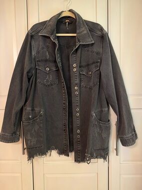 Free People Distressed Black Denim Jacket Oversized Utility Raw Hem Size XL
